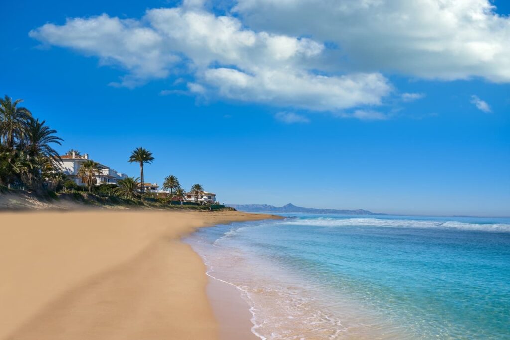 Playa de les Bovetes, een van de beste stranden aan de Costa Blanca.