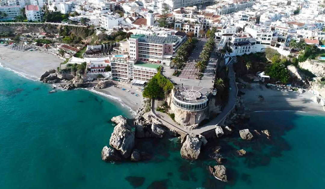 Wat is er te doen en te zien in Nerja? Geniet van de stranden en de beroemde Guinness World Record-grotten